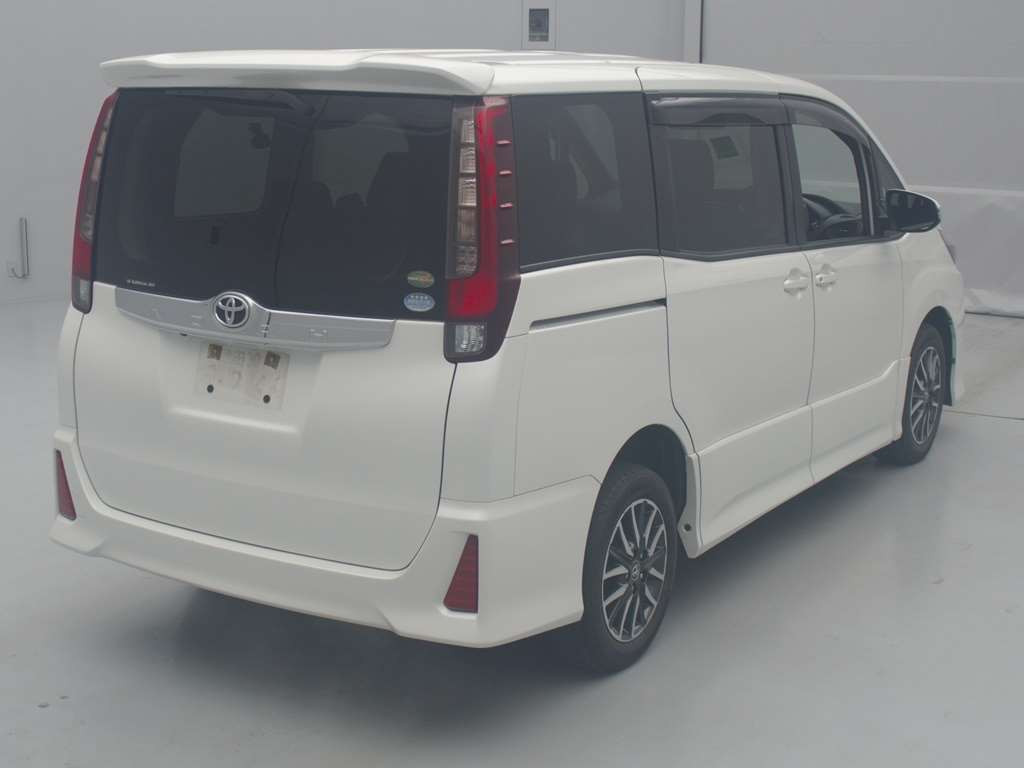 2015 Toyota Noah ZRR85W[1]