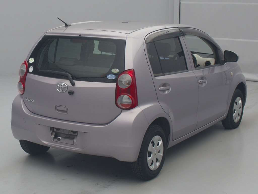 2011 Toyota Passo KGC30[1]