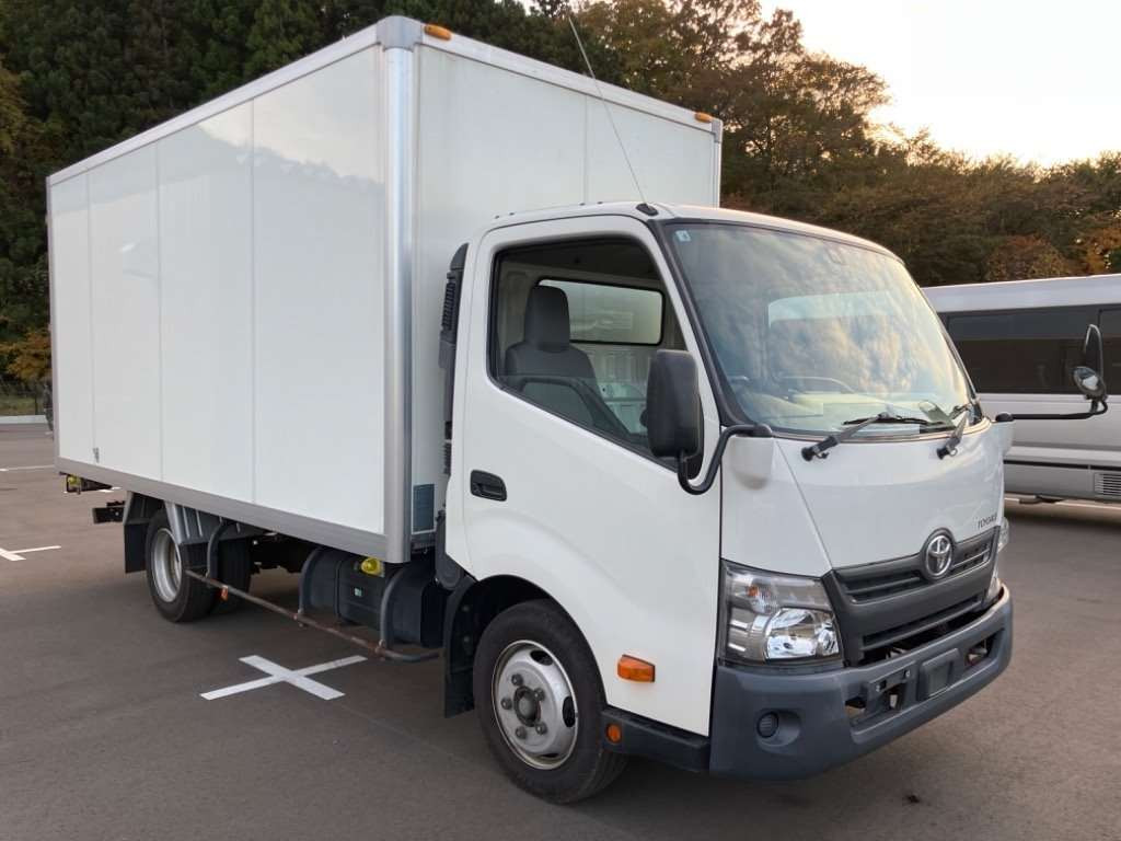 2019 Toyota Toyoace Truck XZU710[2]