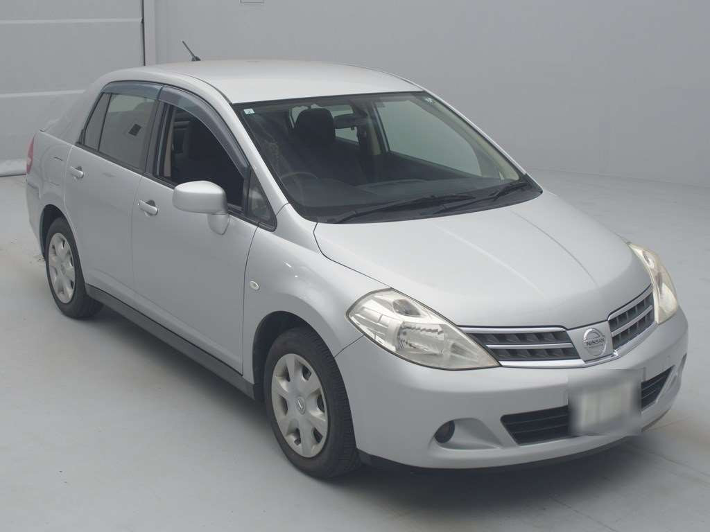 2011 Nissan Tiida Latio SC11[2]