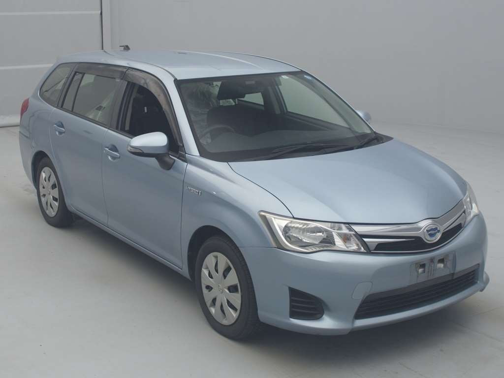 2013 Toyota Corolla Fielder NKE165G[2]