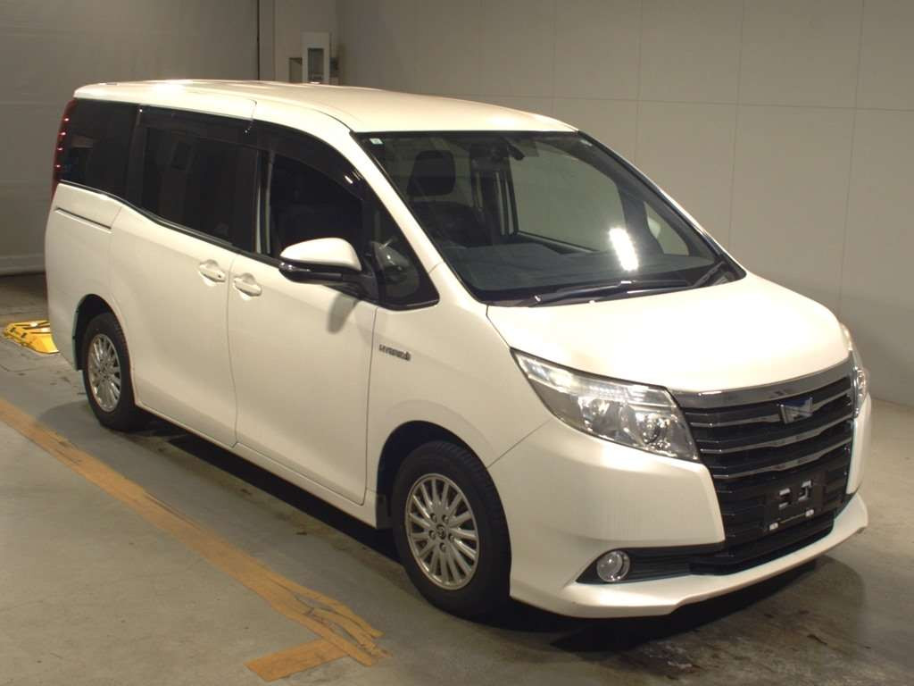 2015 Toyota Noah ZWR80G[2]