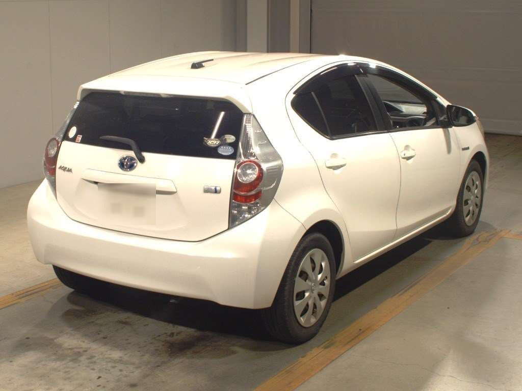 2012 Toyota Aqua NHP10[1]