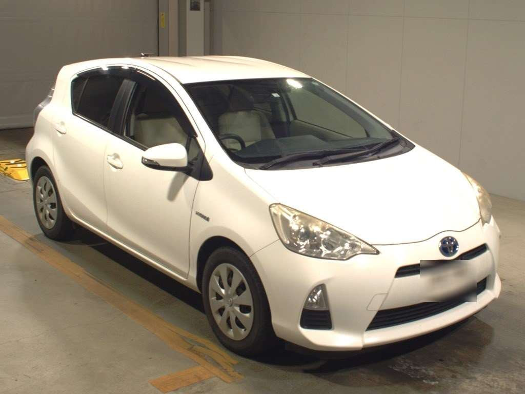 2012 Toyota Aqua NHP10[2]