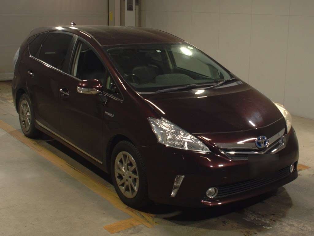 2014 Toyota Prius alpha ZVW41W[2]