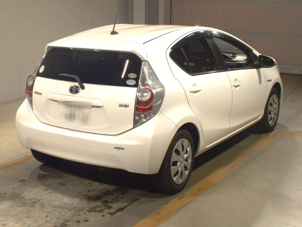 2014 Toyota Aqua NHP10[1]