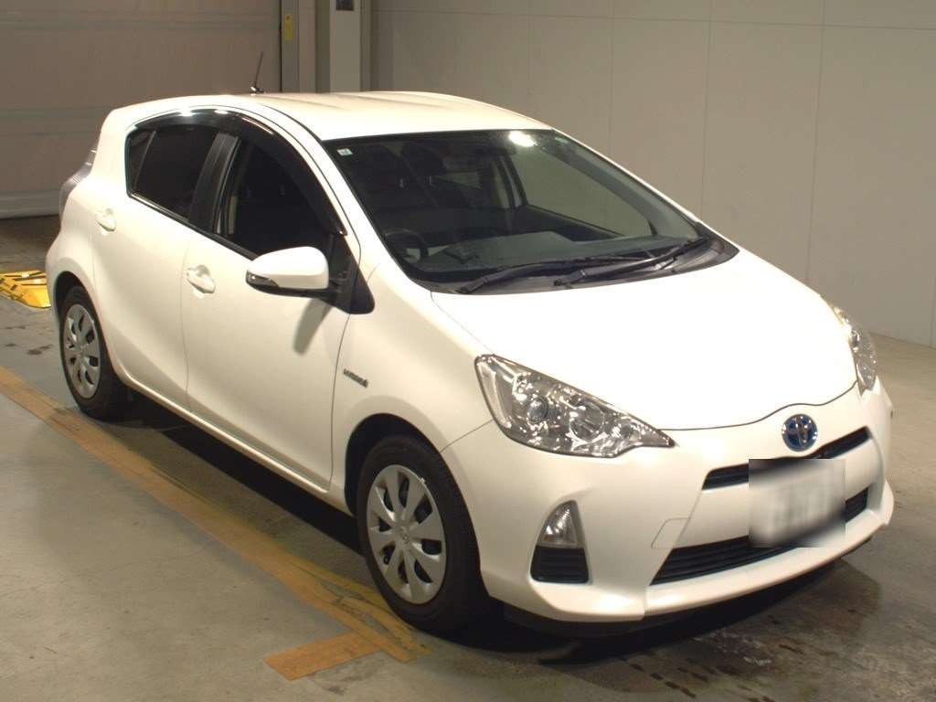 2014 Toyota Aqua NHP10[2]