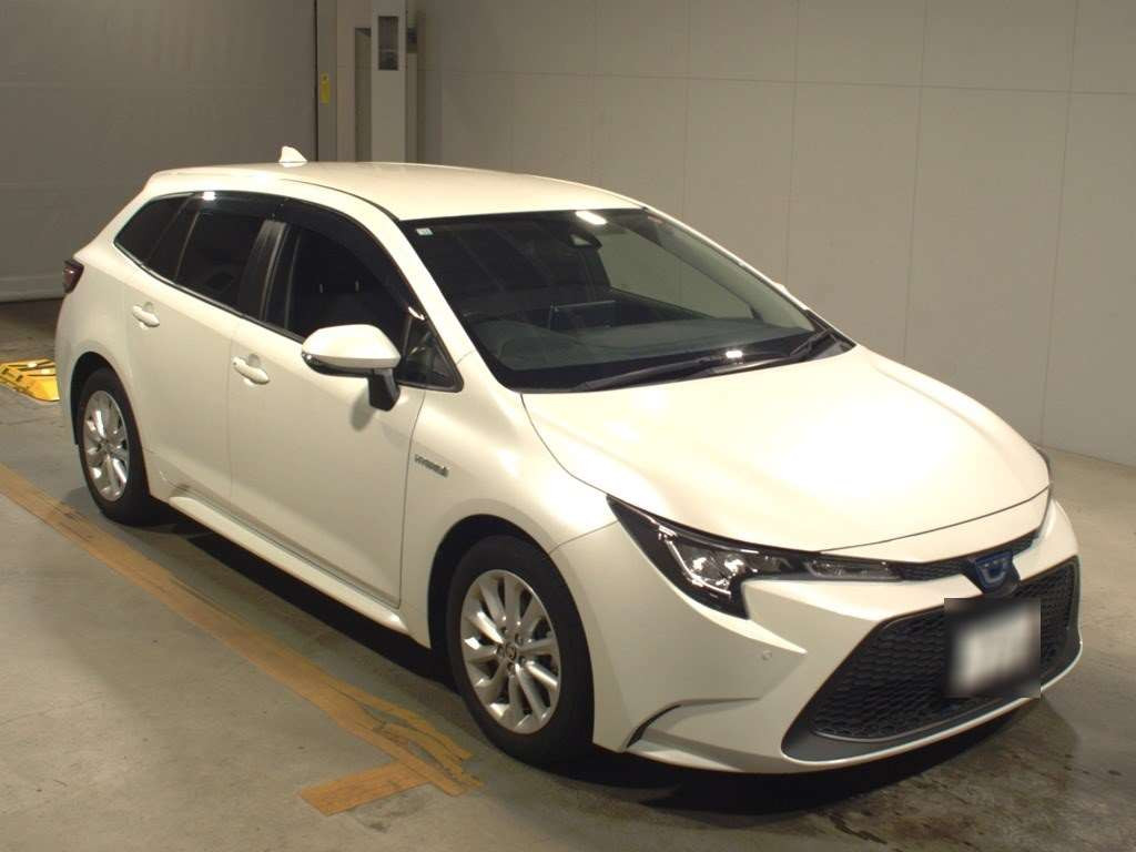 2020 Toyota Corolla Touring Wagon ZWE211W[2]