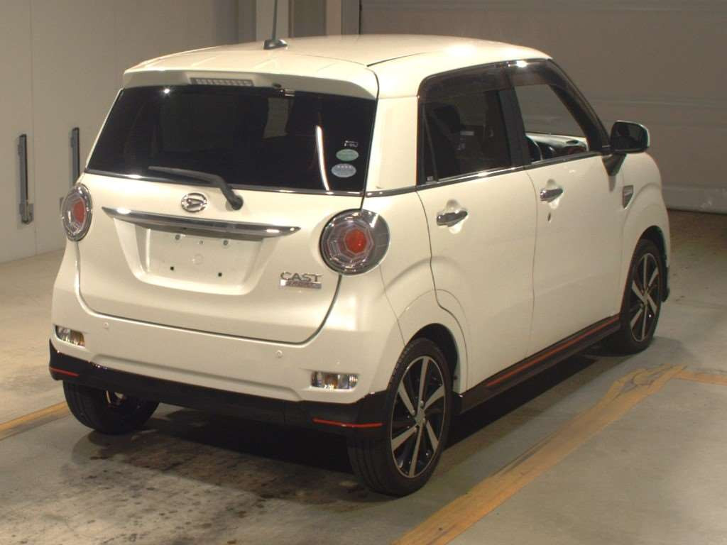 2016 Daihatsu Cast LA250S[1]