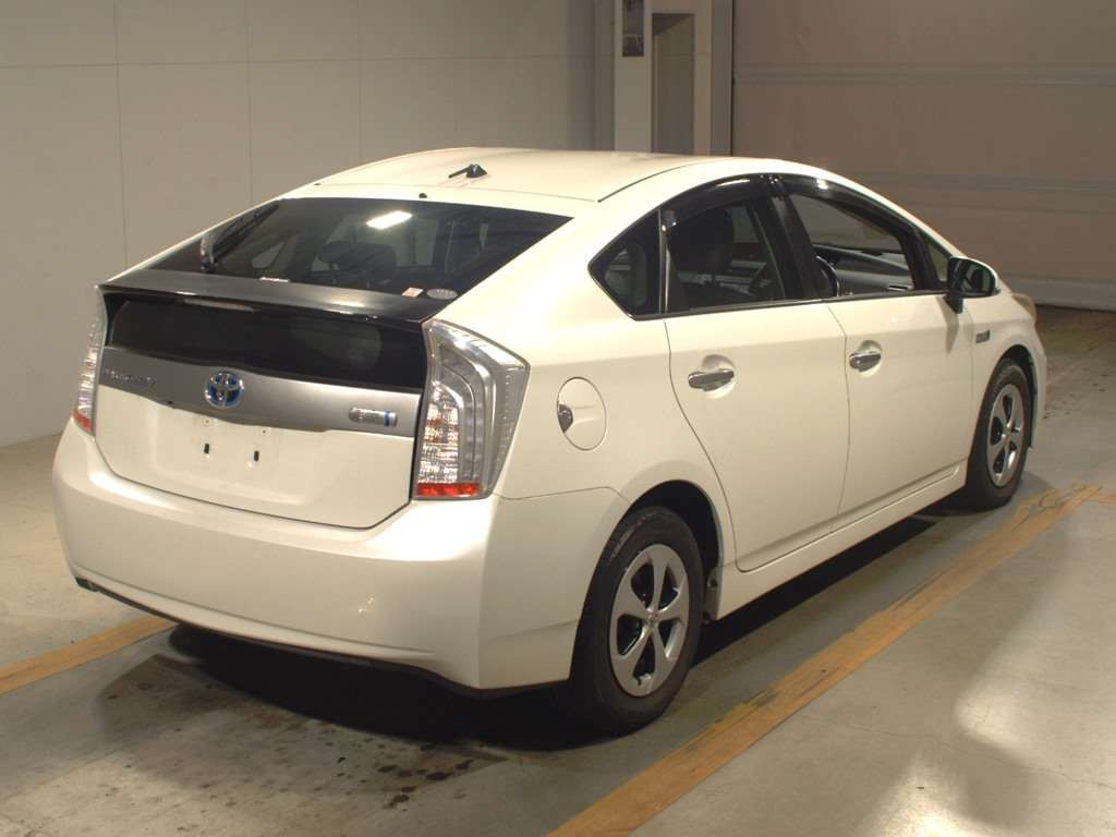 2013 Toyota Prius PHV ZVW35[1]