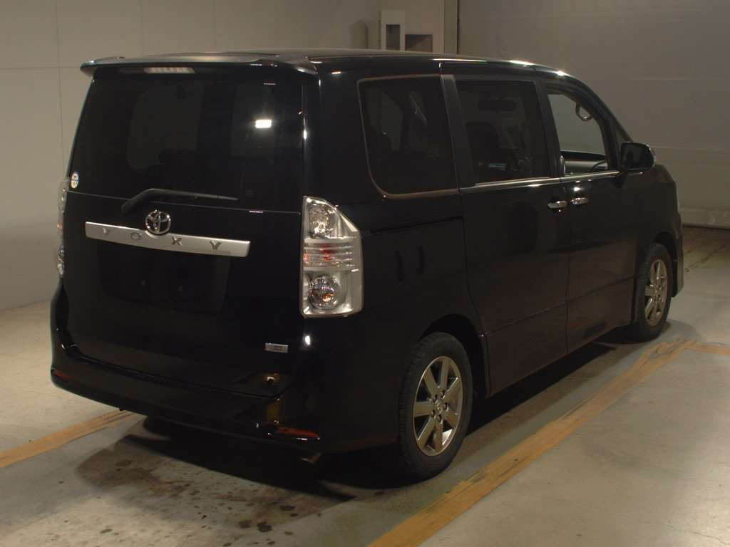 2009 Toyota Voxy ZRR70W[1]