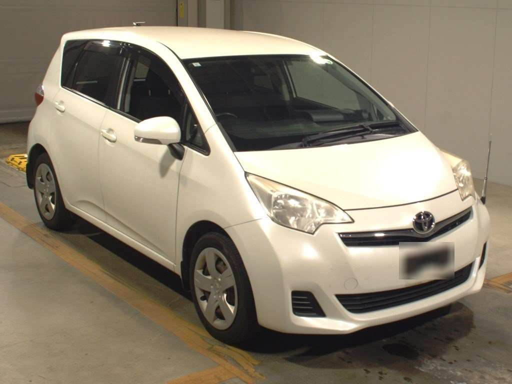 2011 Toyota Ractis NSP120[2]