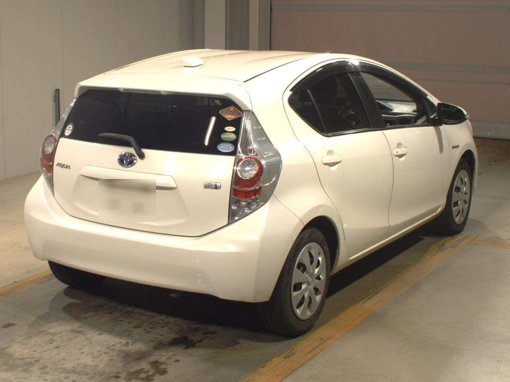 2014 Toyota Aqua NHP10[1]