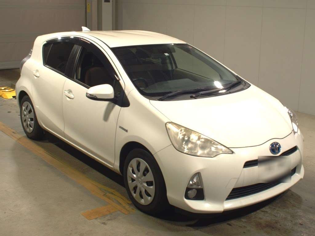 2014 Toyota Aqua NHP10[2]