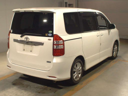 2013 Toyota Noah