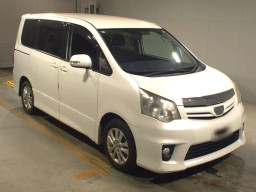 2013 Toyota Noah