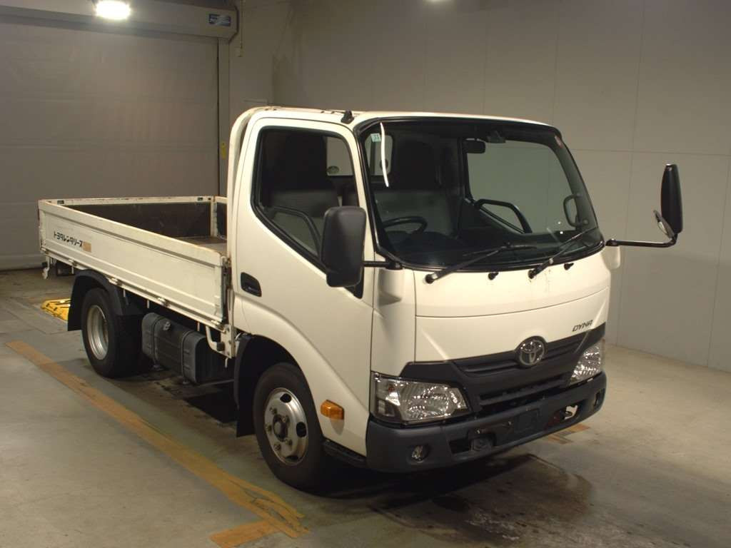 2018 Toyota Dyna Truck XZC605[2]