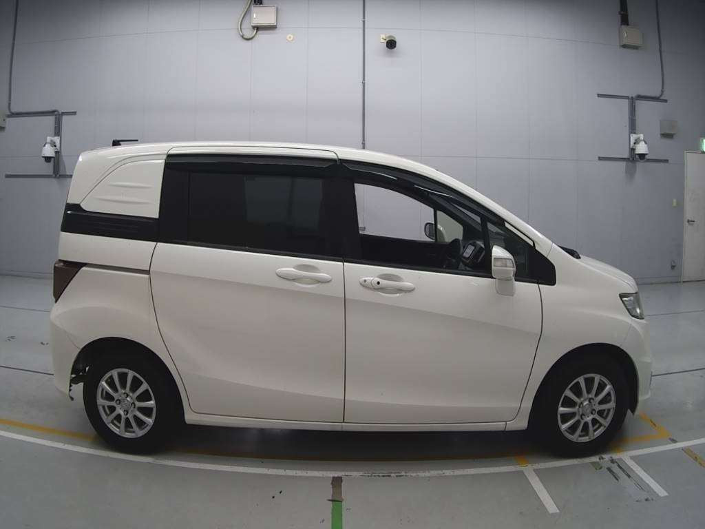 2012 Honda Freed Spike GB3[2]