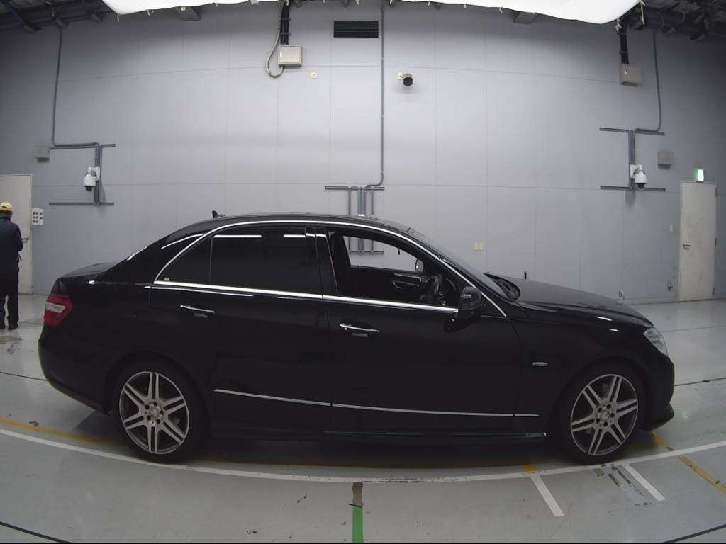 2011 Mercedes Benz E-Class 212055C[2]