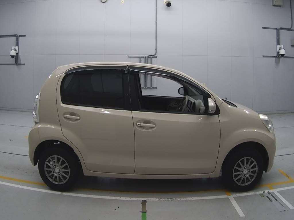 2010 Toyota Passo KGC30[2]