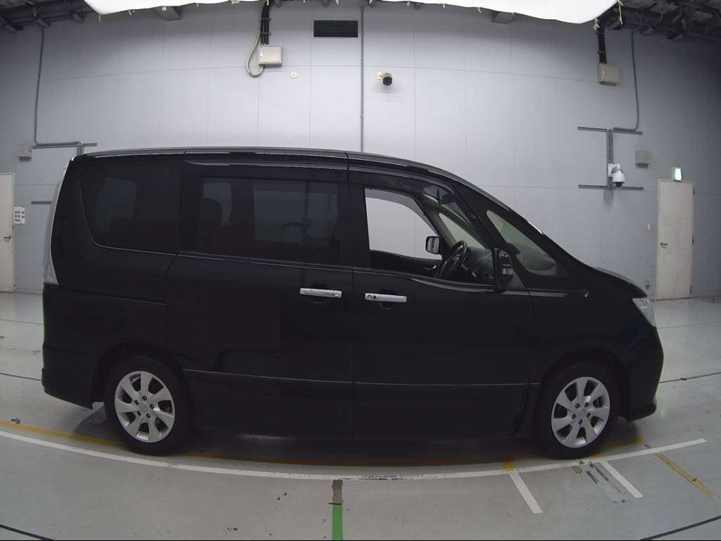 2012 Nissan Serena FC26[2]