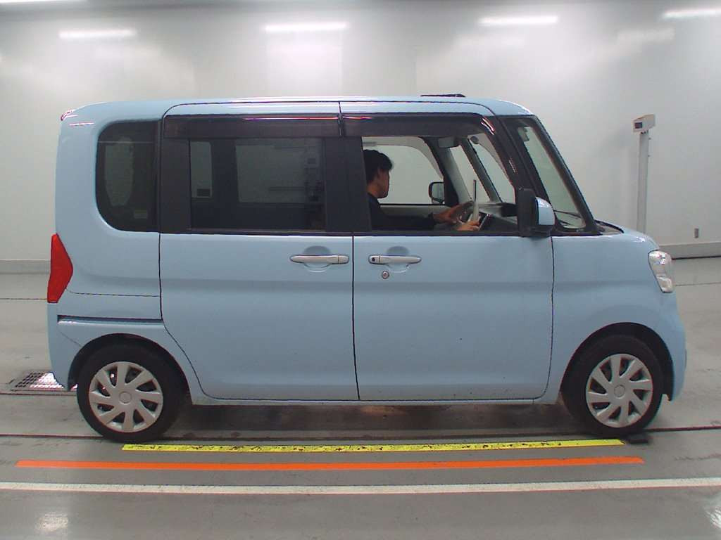 2016 Daihatsu Tanto LA600S[2]