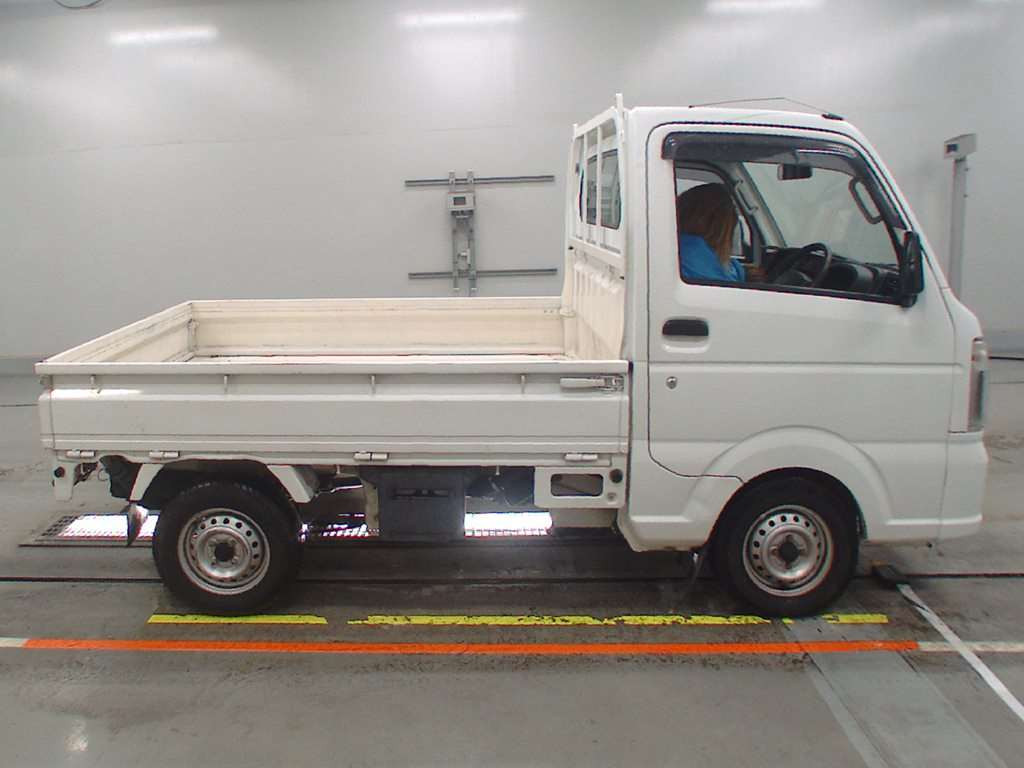 2015 Suzuki Carry Truck DA16T[2]