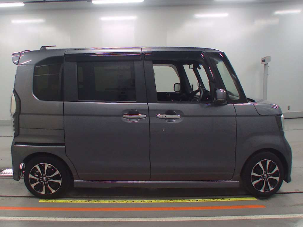 2018 Honda N-BOX CUSTOM JF3[2]