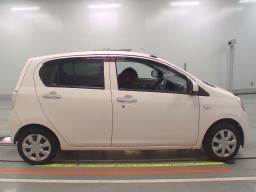 2011 Daihatsu Mira es