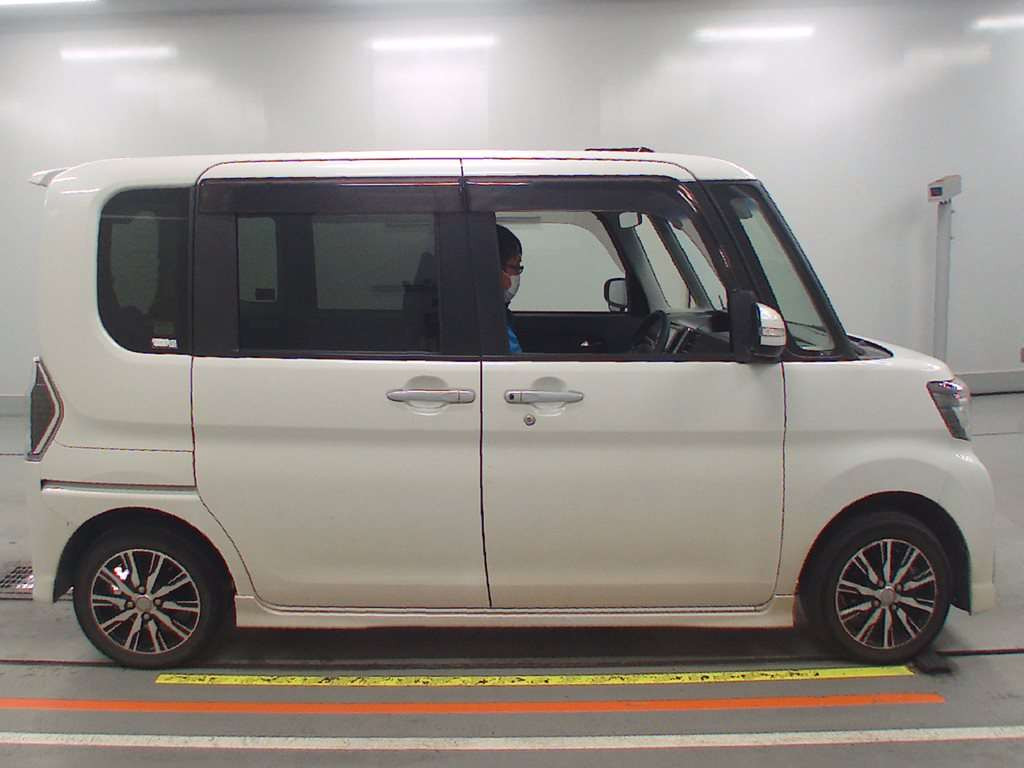 2016 Daihatsu Tanto Custom LA610S[2]