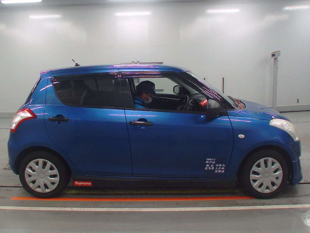 2013 Suzuki Swift ZC72S[2]