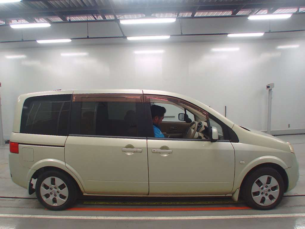 2005 Nissan Lafesta B30[2]