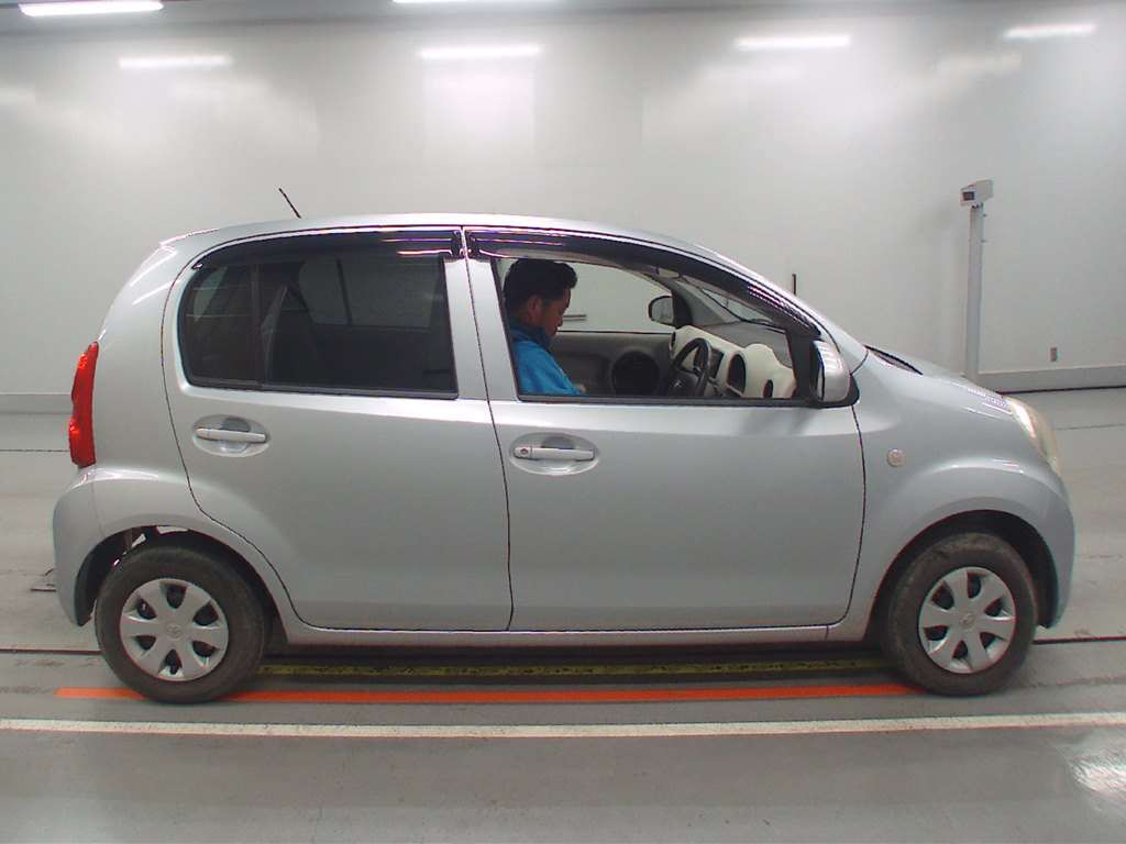 2012 Toyota Passo KGC30[2]