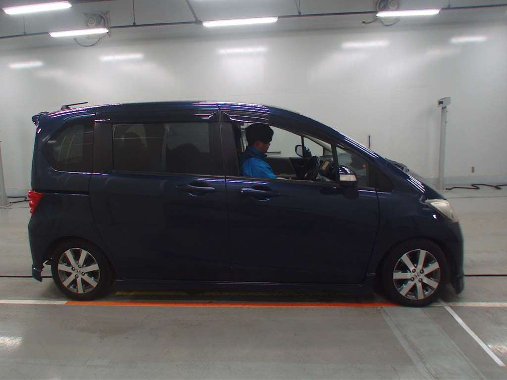 2010 Honda Freed GB3[2]