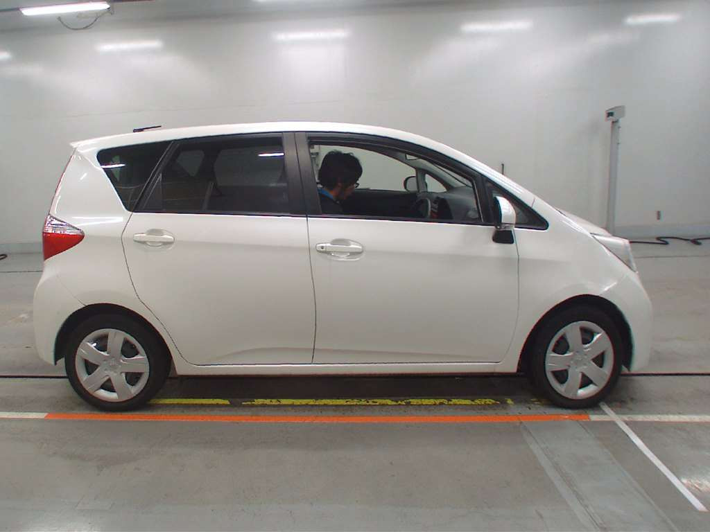 2012 Toyota Ractis NSP120[2]