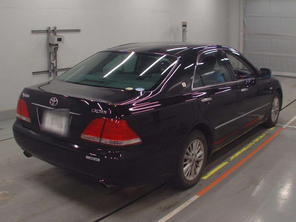 2004 Toyota Crown GRS180[1]