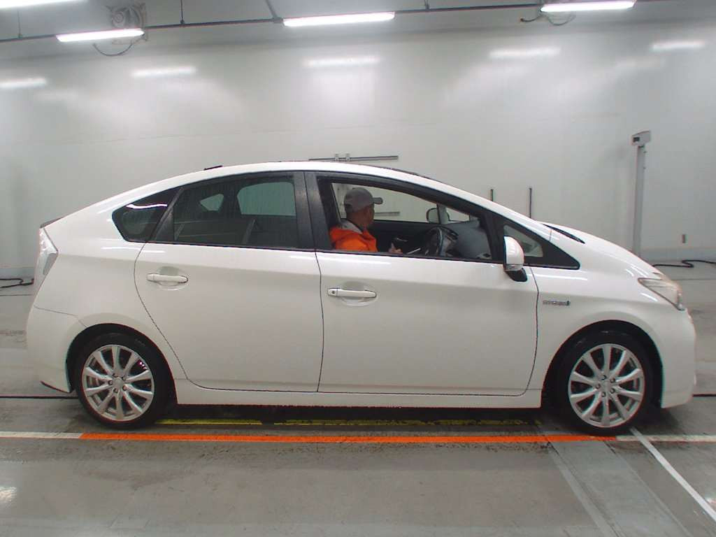 2014 Toyota Prius ZVW30[2]