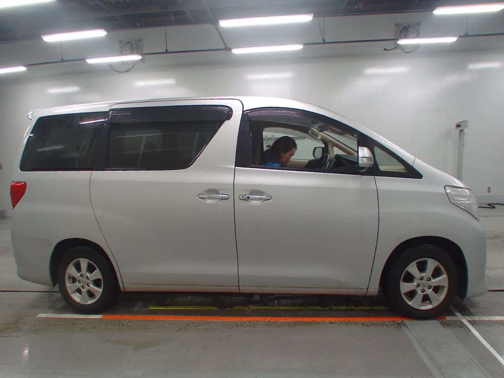 2013 Toyota Alphard ANH20W[2]