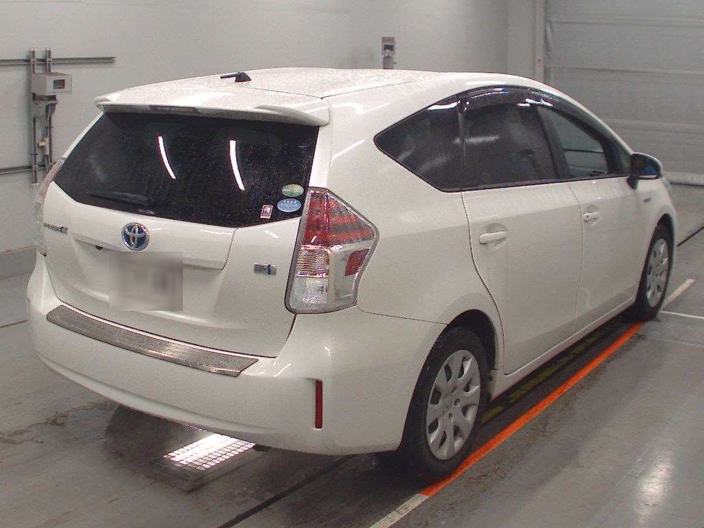 2018 Toyota Prius alpha ZVW41W[1]