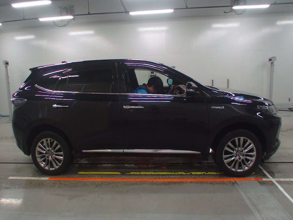 2014 Toyota Harrier Hybrid AVU65W[2]