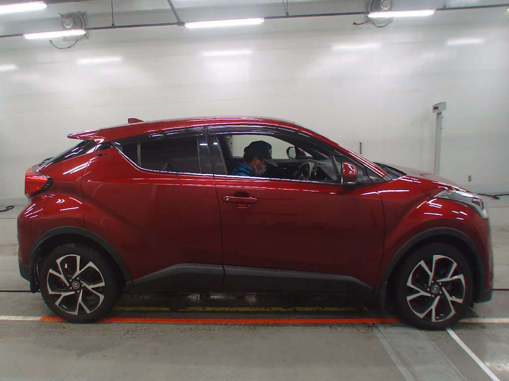 2017 Toyota C-HR NGX50[2]