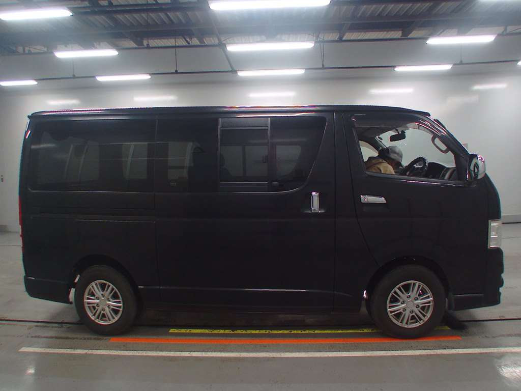 2012 Toyota Regiusace Van TRH200V[2]