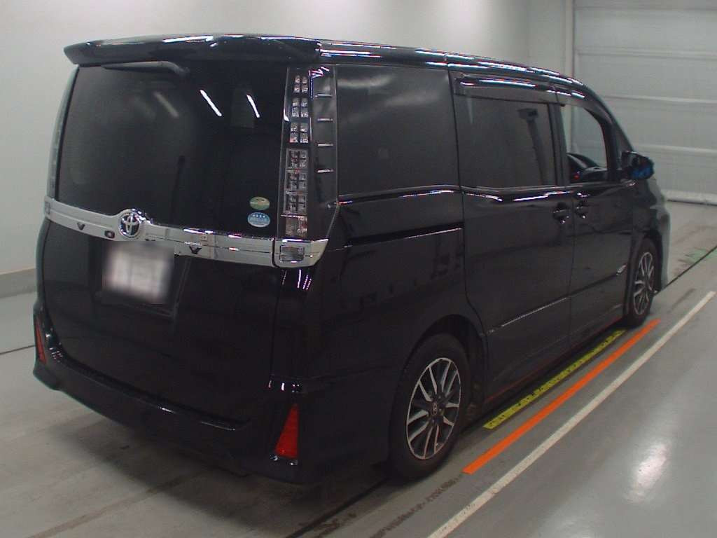 2015 Toyota Voxy ZRR80W[1]