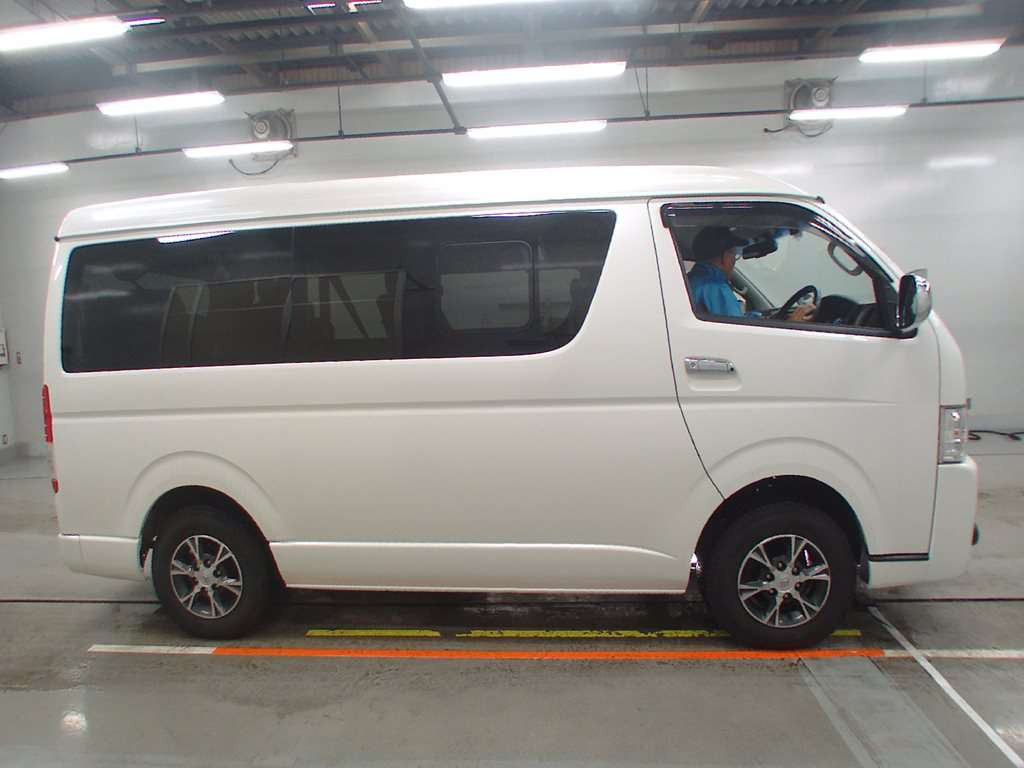 2014 Toyota Hiace Wagon TRH219W[2]