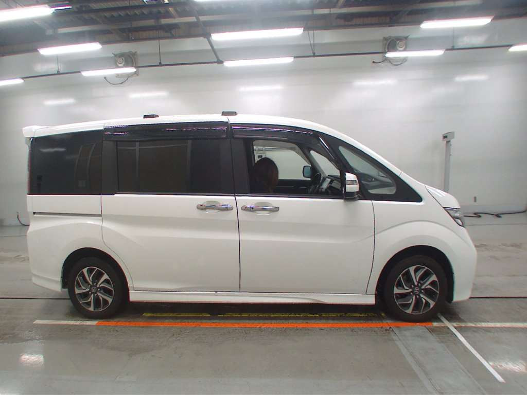 2016 Honda Step WGN Spada RP4[2]