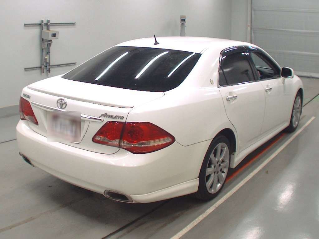 2010 Toyota Crown GRS204[1]