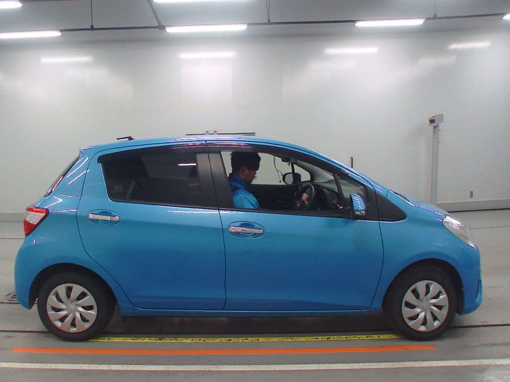 2017 Toyota Vitz KSP130[2]