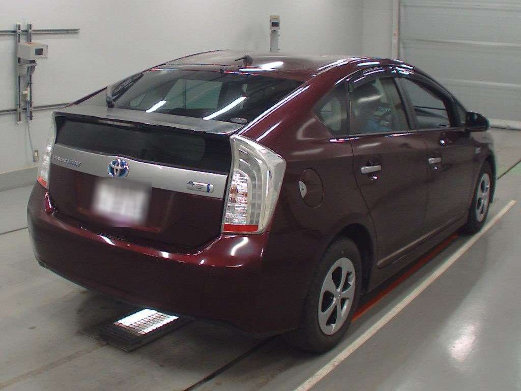 2013 Toyota Prius PHV ZVW35[1]