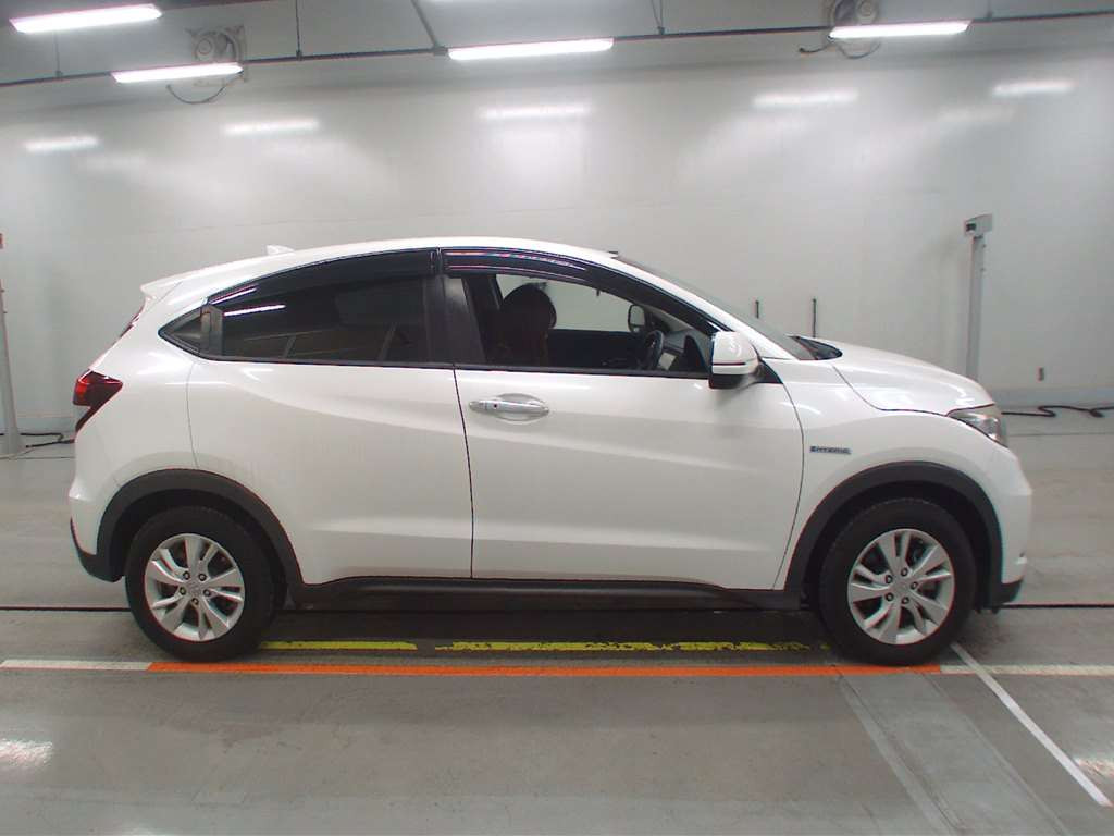 2015 Honda VEZEL RU3[2]