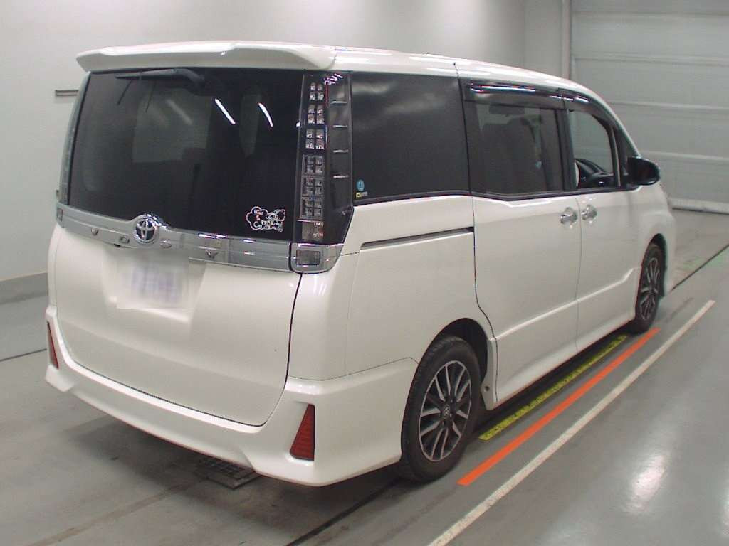 2016 Toyota Voxy ZRR80W[1]